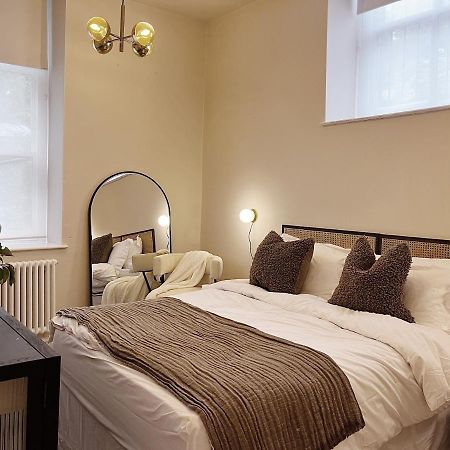 Luxury 2 Bedroom Flat In Central ทอดมอร์เดน ภายนอก รูปภาพ
