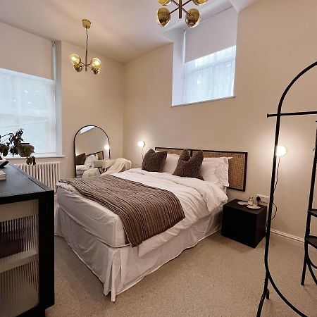 Luxury 2 Bedroom Flat In Central ทอดมอร์เดน ภายนอก รูปภาพ