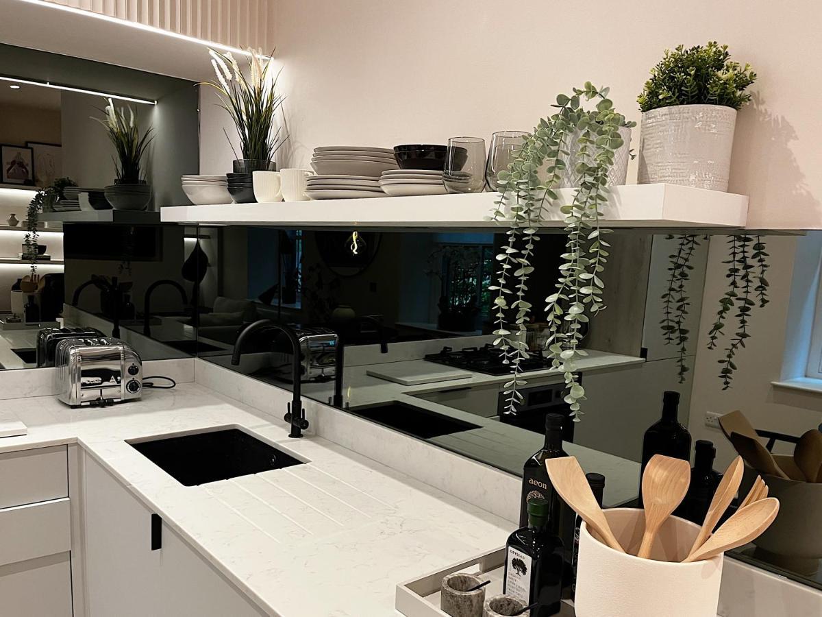 Luxury 2 Bedroom Flat In Central ทอดมอร์เดน ภายนอก รูปภาพ