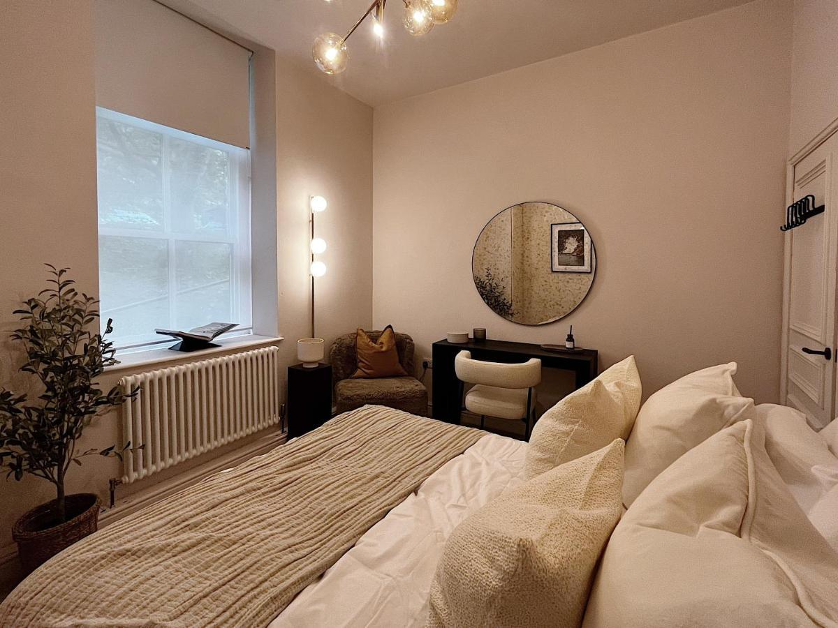 Luxury 2 Bedroom Flat In Central ทอดมอร์เดน ภายนอก รูปภาพ